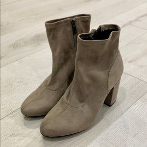 Kenneth Cole Reaction Suede Booties size 6